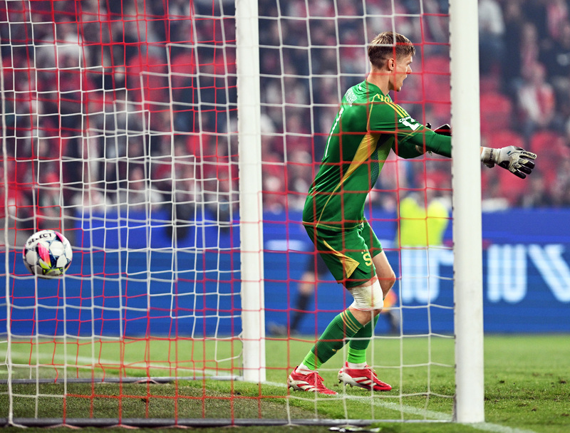 Druhý gól fotbalistů Slavie v derby neměl platit, Oscar podle komise hrál rukou